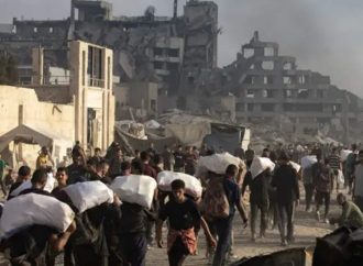 الدفاع المدني بغزة: استشهاد 11 فلسطينيا اثنان منهم بانتظار المساعدات