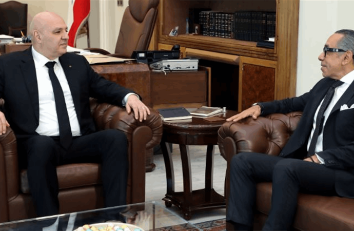 الرئيس عون عرض مع السفير المصري وبلاسخارت للاوضاع واستقبل رابطات مسيحية