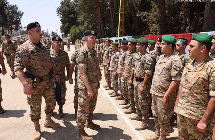 قائد الجيش تفقد مراكز الجيش والتحصينات والمنشآت المستحدثة عند الحدود الجنوبية