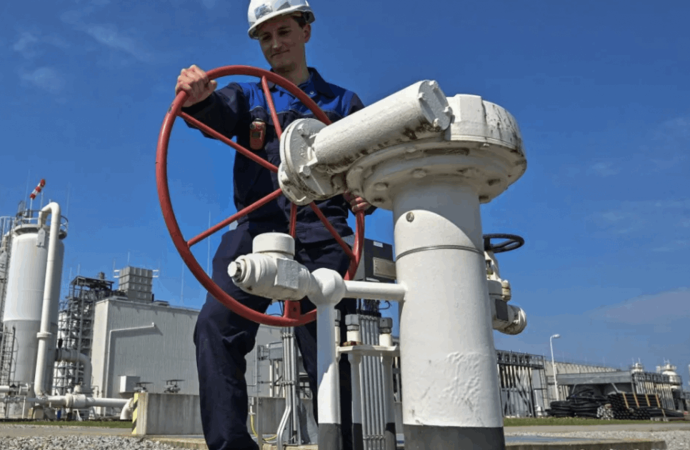 نائب رئيس شركة النفط الأذربيجانية: أذربيجان ستصدر 1.2 مليار متر مكعب من الغاز سنويًا إلى سوريا