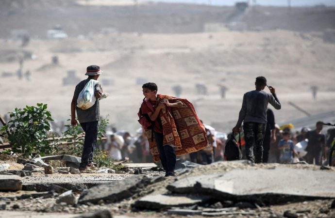 مسؤولون أمنيون إسرائيليون سابقون يطلبون مساعدة ترامب لـ”وقف الحرب” في غزة