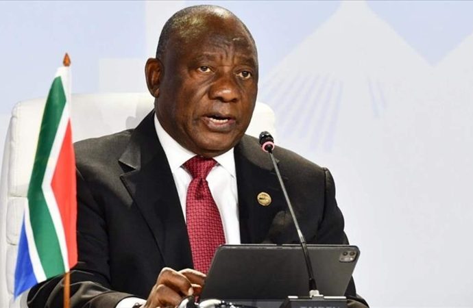 رئيس جنوب إفريقيا يقول إنه بحث مع زيلينسكي وبوتين “جهود السلام”