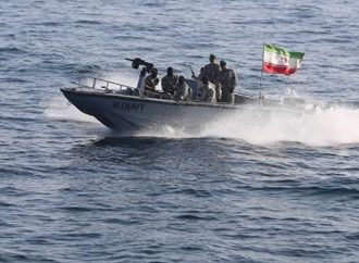 إيران تحتجز سفينة أجنبية بشبهة تهريب الوقود