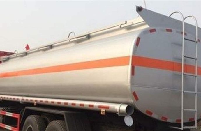 على طريق فيطرون – كفردبيان… سقوط صهريج محروقات في وادٍ