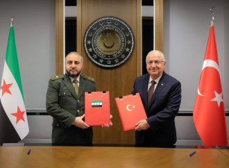 تركيا وسوريا توقعان مذكرة تفاهم بشأن التعاون الدفاعي