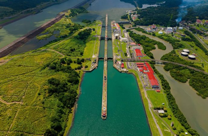 أفاد مدير قناة بنما الخميس أن الرسوم الجمركية
