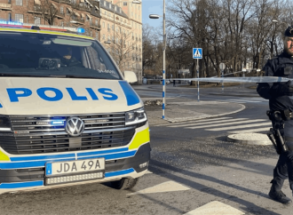 الشرطة السويدية تشتبه في إطلاق نار قرب مسجد في مدينة أوريبرو