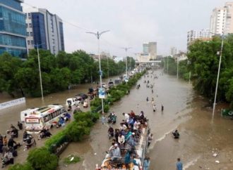 السلطات في باكستان استأنفت عمليات الإنقاذ والإغاثة