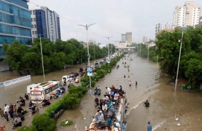 السلطات في باكستان استأنفت عمليات الإنقاذ والإغاثة