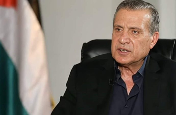 المتحدث الرسمي باسم الرئاسة الفلسطينية: البدء بتسليم السلاح الموجود داخل المخيمات الفلسطينية في لبنان للجيش اللبناني