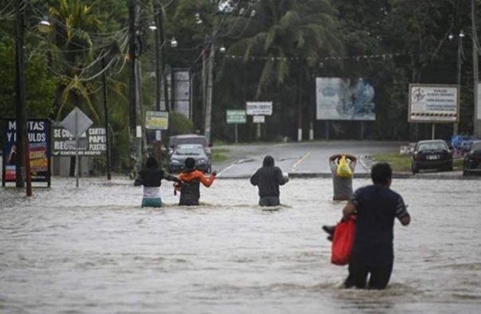 قتيلان جراء أمطار غزيرة وفيضانات في المكسيك