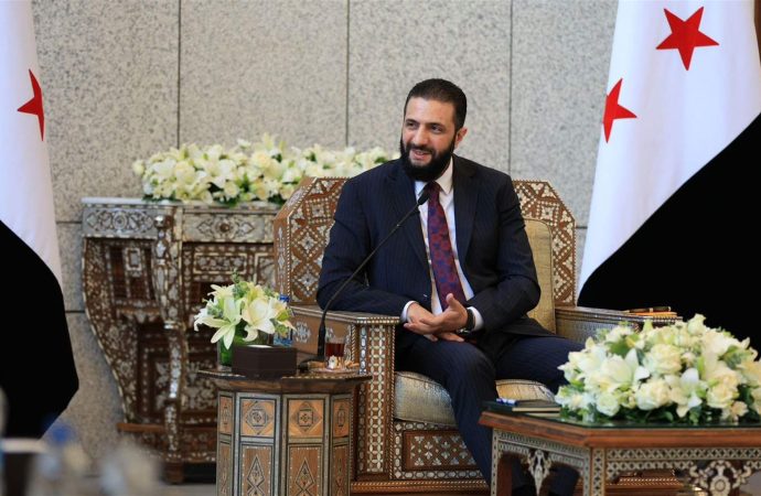الشرع: نحتاج الى صفحة بيضاء بين سوريا ولبنان
