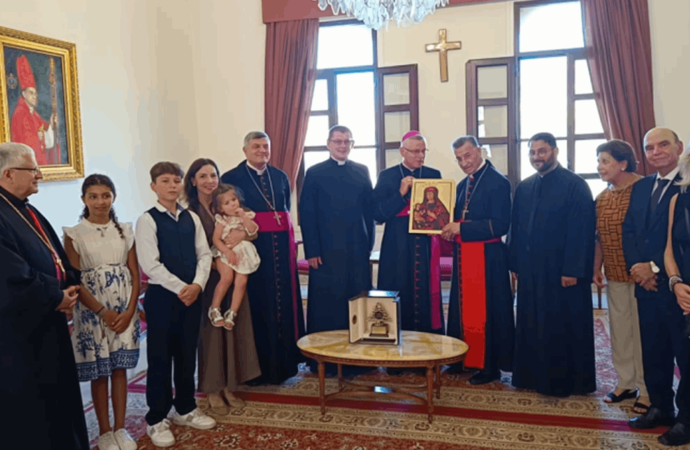 الراعي إستقبل مطران قبرص ووفدًا بولونيًا