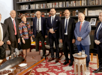 جنبلاط بحث في آخر المستجدات مع باراك والوفد الأميركيّ