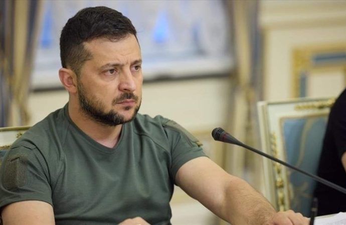 زيلينسكي يعلن مقتل ثمانية أشخاص وإصابة العشرات في الضربات الروسية على كييف