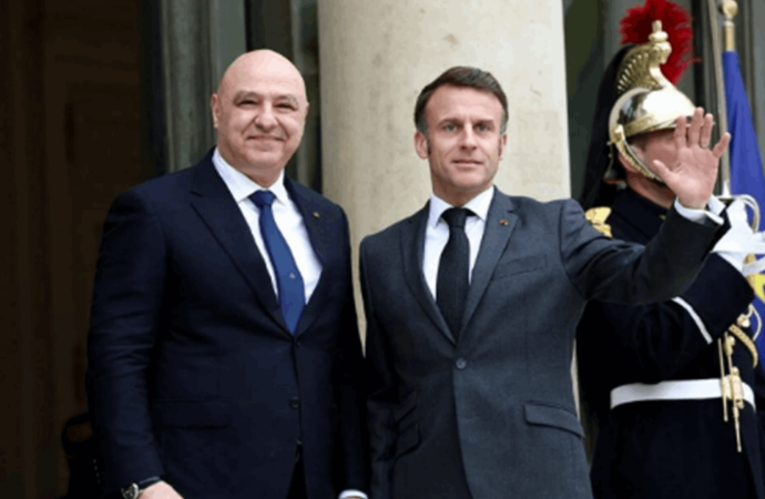 ماكرون يرحّب بالتمديد للقوة الأممية في جنوب لبنان