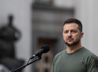 زيلينسكي: روسيا حشدت ما يصل إلى 100 ألف جندي قرب بوكروفسك في شرق أوكرانيا