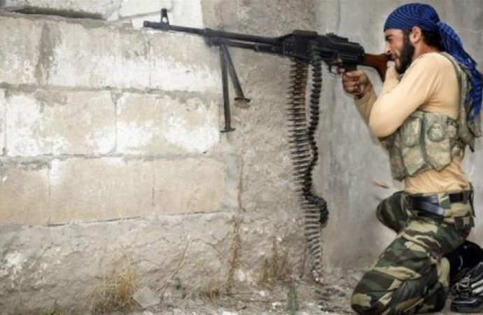 عائلات تغادر حيًا علويًا قرب دمشق بعد تهديدات بإخلاء مساكنها