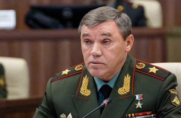 رئيس هيئة الأركان العامة الروسية: هجمات للقوات الروسية لا هوادة فيها على امتداد خط الجبهة في أوكرانيا