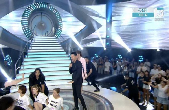 متظاهرون يقتحمون استديو القناة 13 الإسرائيلية