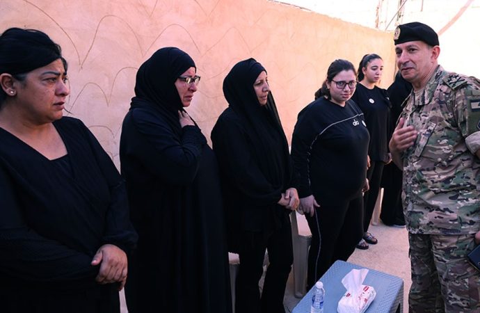 قائد الجيش: نعمل في ظروف صعبة وسط استمرار الاعتداءات الإسرائيلية