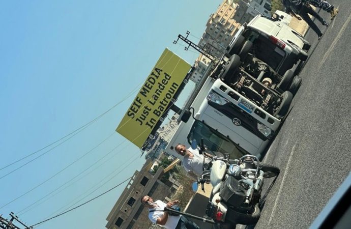 انقلاب شاحنة في البترون