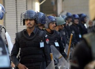 باكستان.. حملة اعتقالات واسعة لحزب خان عشية الذكرى الثانية لسجنه