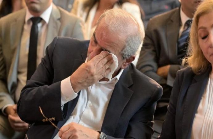 سلام يمسح دموعه: العدالة ستتحقّق… ولو تأخّرت