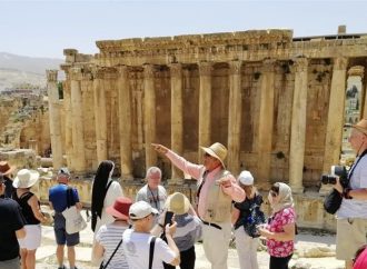 دخلاء ومنتحلو صفة في القطاع السياحي… احذروا هؤلاء