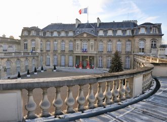 باريس: تأكيد على السيادة وتحذير ضمنيّ من العرقلة