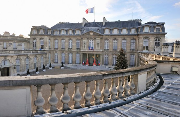 باريس: تأكيد على السيادة وتحذير ضمنيّ من العرقلة