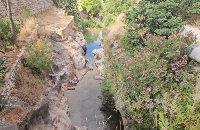 نبع الطاسة يواجه خطر الجفاف وأزمة القرى تتفاقم