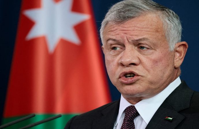 العاهل الأردني اتصل بالرئيس عون معزياً.. ودعم للجيش