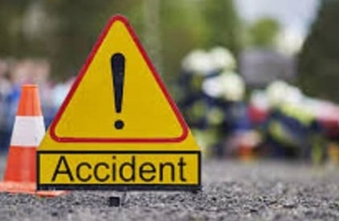 انقلاب بيك اب على أوتوستراد مشمش!