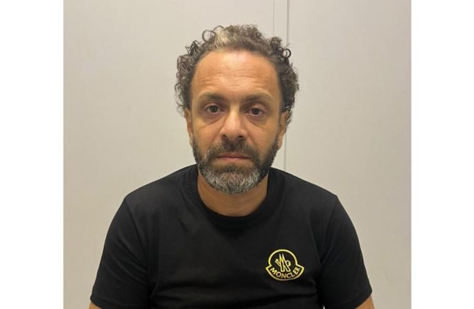 نفّذ عمليات سرقة من داخل شركات ومنازل.. هل من وقع ضحيّة أعماله؟