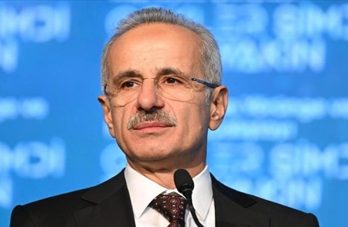 وزير تركي يتلقى مخالفة مرورية