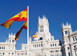 إسبانيا تحاول إخماد 14 حريقا وسط موجة حارة