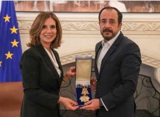 وسام رفيع لسفيرة لبنان في قبرص لانتهاء مهامها