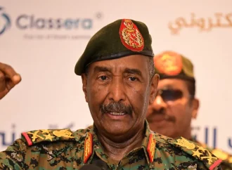 البرهان يلزم جميع المجموعات المتحالفة بالعمل تحت قيادة الجيش