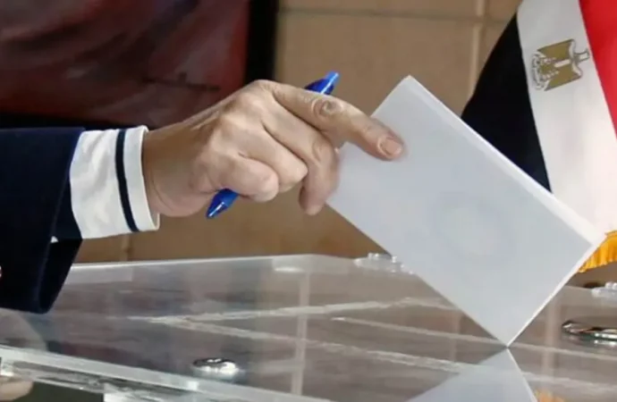 انطلاق انتخابات مجلس الشيوخ في مصر… 424 مرشحاً يتنافسون على 100 مقعد