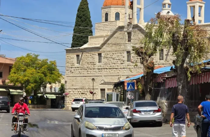 حريق كبير في مغدوشة استدعى تدخل طوافات الجيش اللبناني