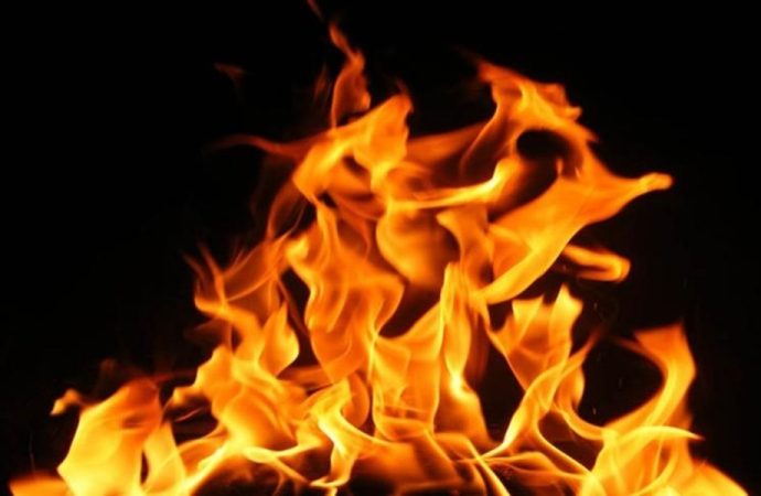 حريق كبير بين جزين ونيحا والنيران تتمدّد بسبب الرياح!