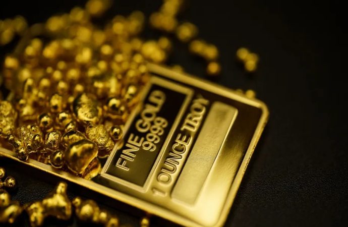 الذهب يرتفع والأنظار على لقاء ترامب وزيلينسكي