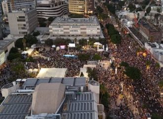 ربع مليون متظاهر في تل أبيب يطالبون بوقف الحرب