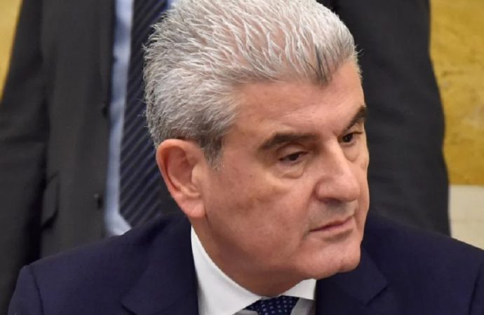 حريق بغرفة الكهرباء في مبنى وزير الصناعة