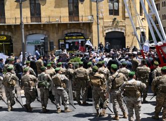 الجيش يمنع المسيرات من الاتجاه إلى الطريق العام