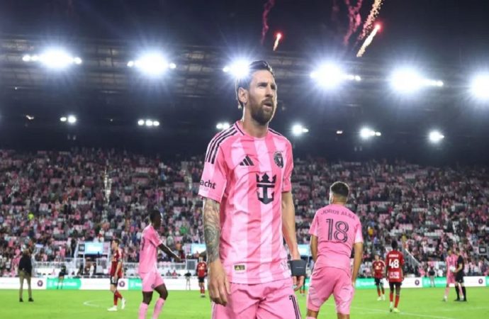 ميسي يدرج بندًا استثنائيًّا في عقده الجديد مع إنتر ميامي