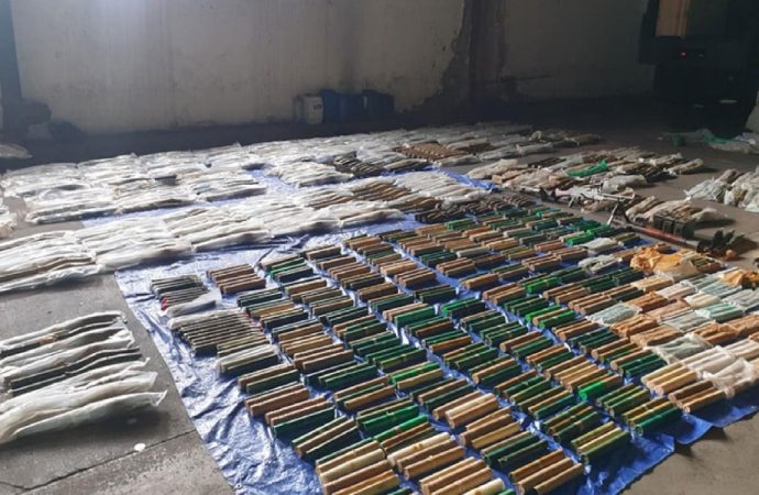 الجيش يتسلّم كمّية من السلاح من مخيم برج البراجنة