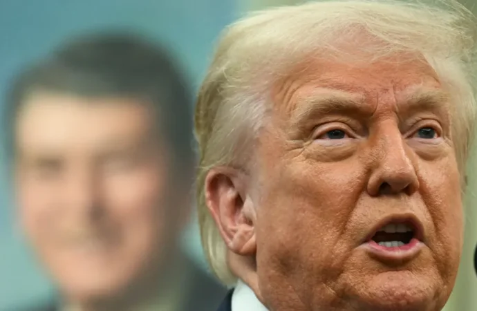 ترامب يمدد لـ 90 يوما الهدنة التجارية مع الصين