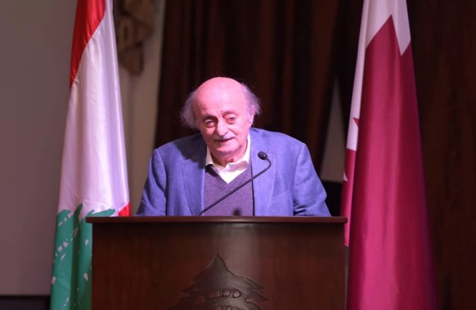 جنبلاط اتصل بقائد الجيش معزياً ومثنياً على خطابه